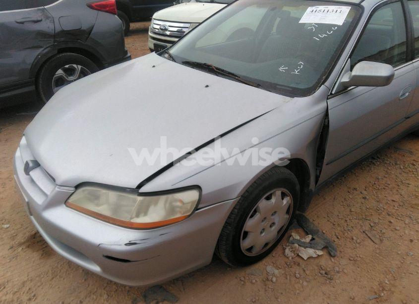 Photo 2 of 1998 Honda Accord LX (VIN 1HGCG564XWA146684)