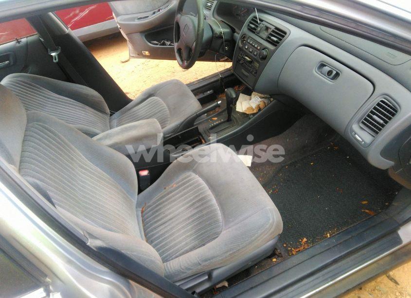 Photo 5 of 1998 Honda Accord LX (VIN 1HGCG564XWA146684)