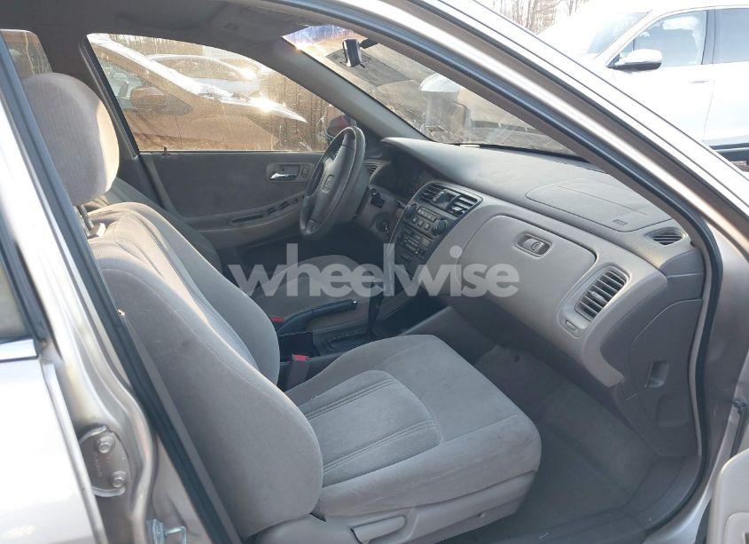 Photo 5 of 2000 Honda Accord 2.3 LX (VIN 1HGCG564XYA072413)