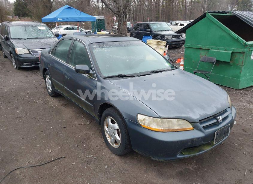 1998 Honda Accord EX (VIN 1HGCG5651WA152253) main photo