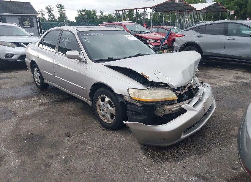 1998 Honda Accord EX (VIN 1HGCG5653WA057063) main photo