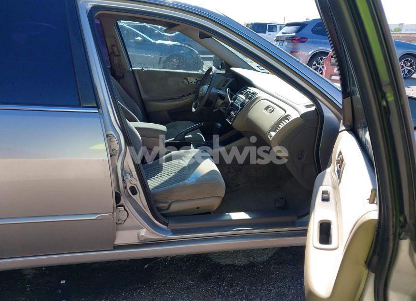 Photo 5 of 1998 Honda Accord EX (VIN 1HGCG5653WA223517)