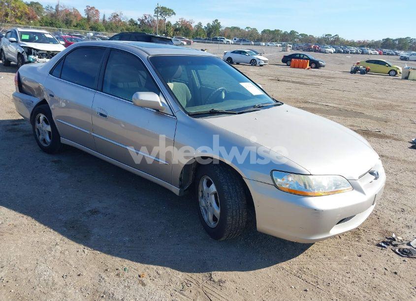 1998 Honda Accord EX (VIN 1HGCG5654WA002024) main photo