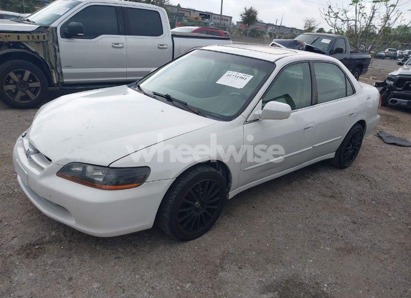 Photo 2 of 1998 Honda Accord EX (VIN 1HGCG5654WA200179)