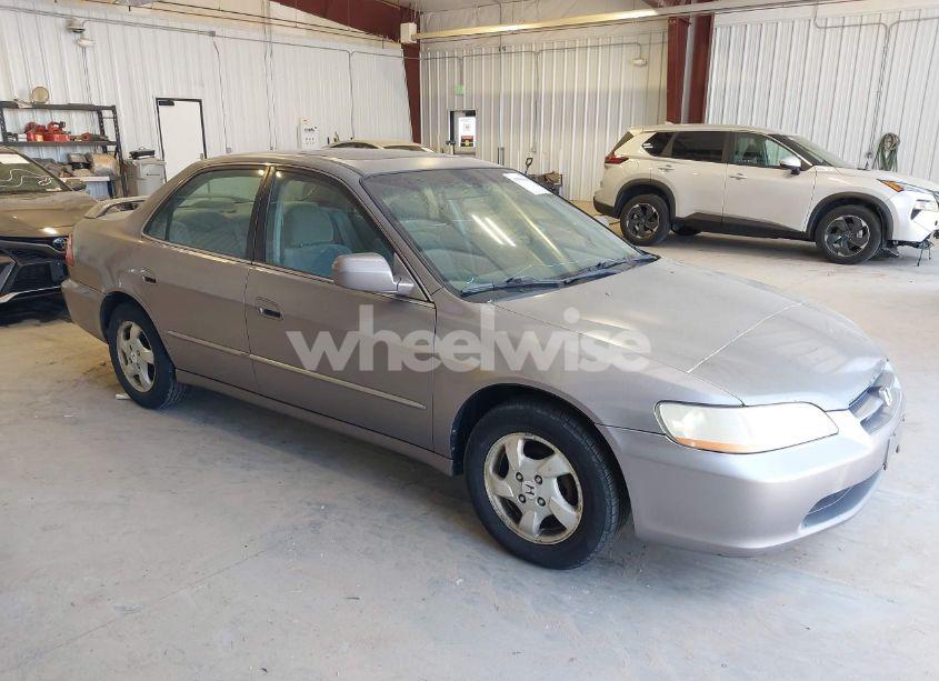 2000 Honda Accord 2.3 EX (VIN 1HGCG5656YA152879) main photo