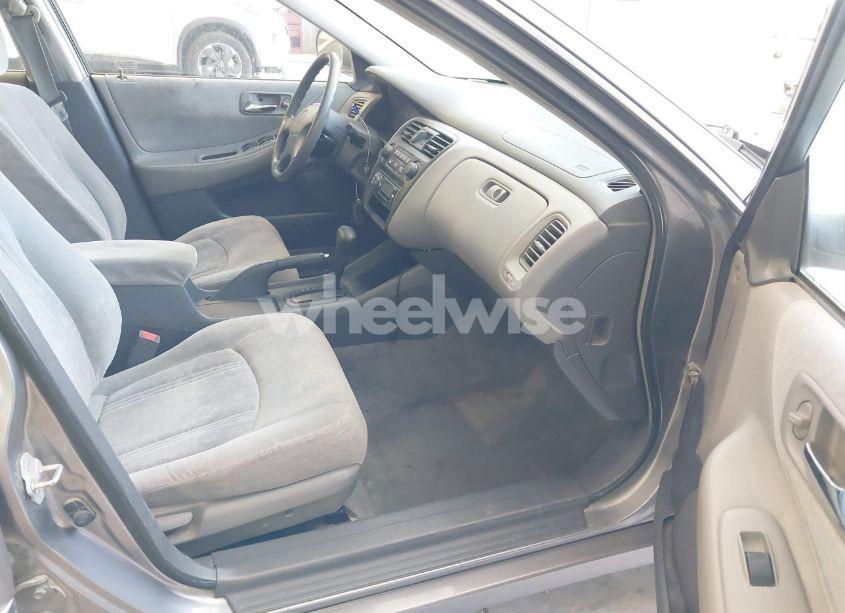 Photo 5 of 2000 Honda Accord 2.3 EX (VIN 1HGCG5656YA152879)