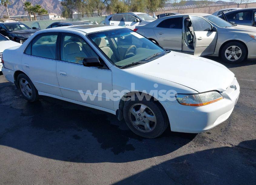 1998 Honda Accord EX (VIN 1HGCG5657WA053761) main photo