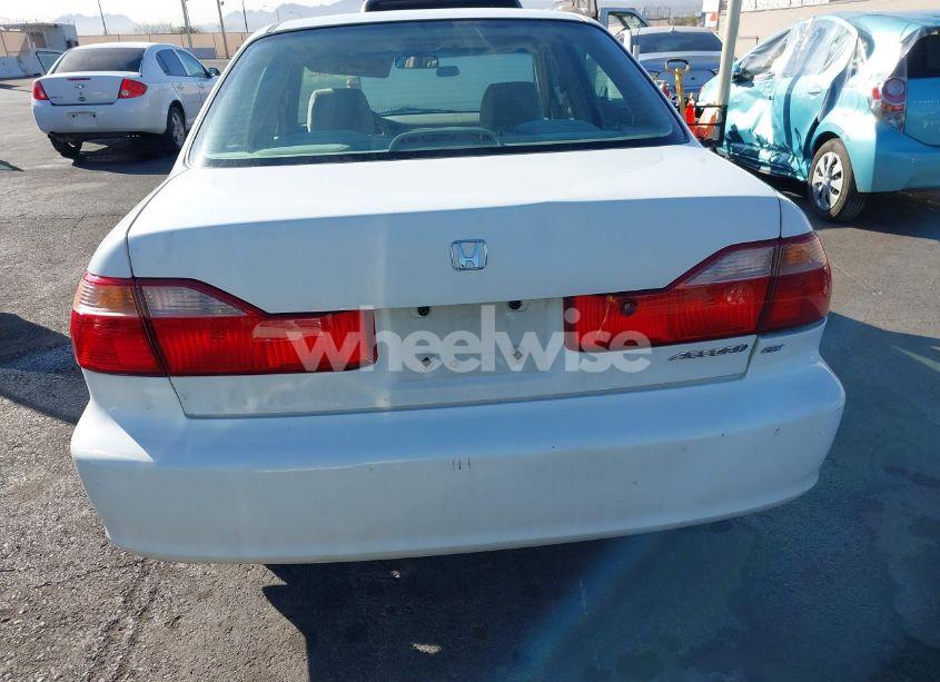 Photo 13 of 1998 Honda Accord EX (VIN 1HGCG5657WA053761)