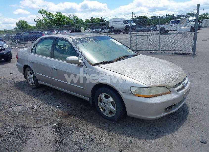 1998 Honda Accord EX (VIN 1HGCG5659WA214417) main photo