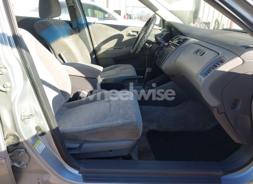 Photo 5 of 2002 Honda Accord SDN (VIN 1HGCG56642A019733)