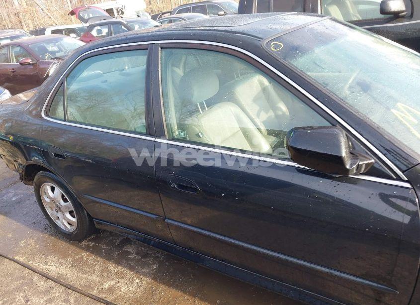 Photo 13 of 2001 Honda Accord 2.3 EX (VIN 1HGCG566X1A125618)
