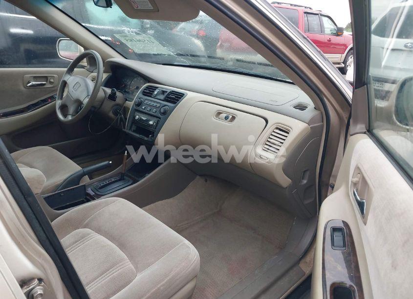 Photo 5 of 2000 Honda Accord 2.3 SE (VIN 1HGCG5673YA051199)