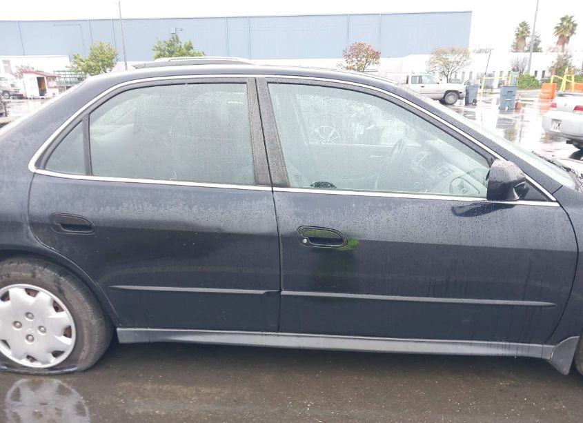 Photo 13 of 2002 Honda Accord 2.3 SE (VIN 1HGCG56752A018132)