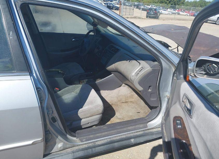 Photo 5 of 2002 Honda Accord 2.3 SE (VIN 1HGCG56752A126153)