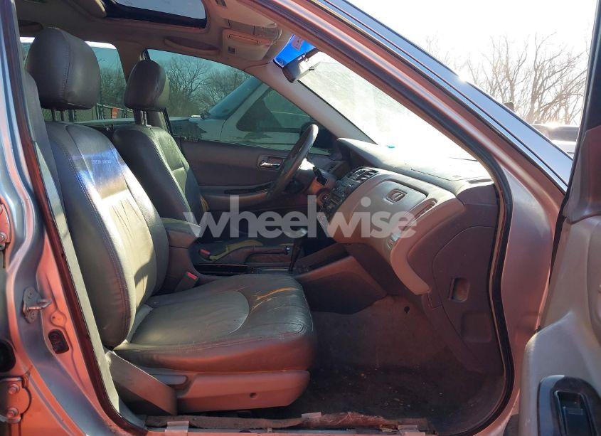 Photo 5 of 2002 Honda Accord 2.3 SE (VIN 1HGCG567X2A070355)