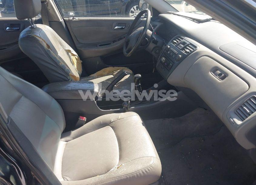 Photo 5 of 2001 Honda Accord 2.3 LX (VIN 1HGCG65561A104084)