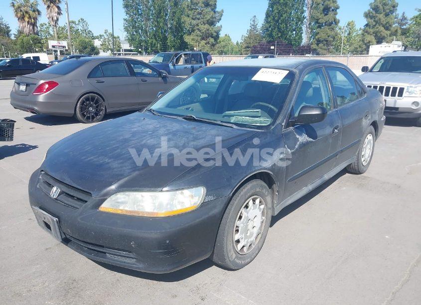 Photo 6 of 2001 Honda Accord 2.3 LX (VIN 1HGCG65561A104084)