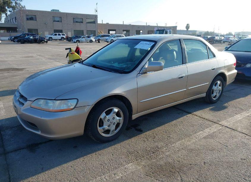 Photo 2 of 2000 Honda Accord 2.3 EX (VIN 1HGCG6576YA147545)