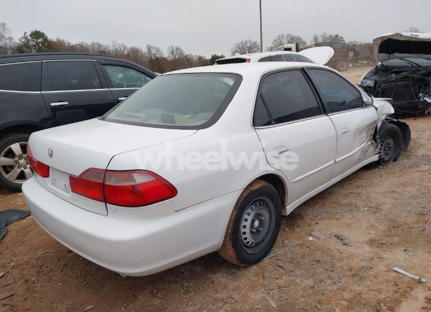 Photo 4 of 1999 Honda Accord LX (VIN 1HGCG6650XA123317)