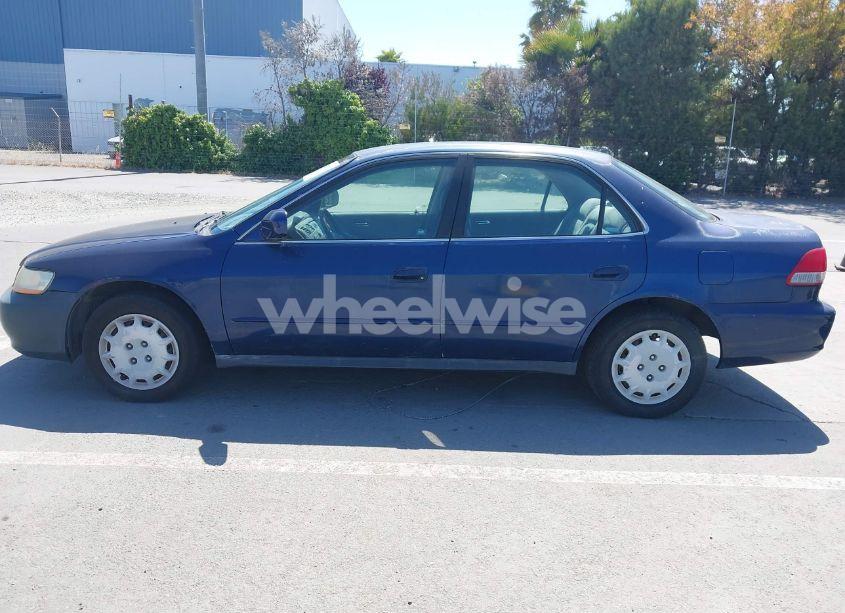 Photo 6 of 2001 Honda Accord 2.3 LX (VIN 1HGCG66511A054645)