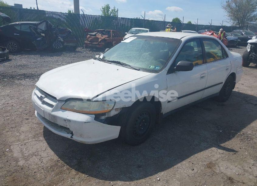 Photo 2 of 1999 Honda Accord LX (VIN 1HGCG6651XA016177)