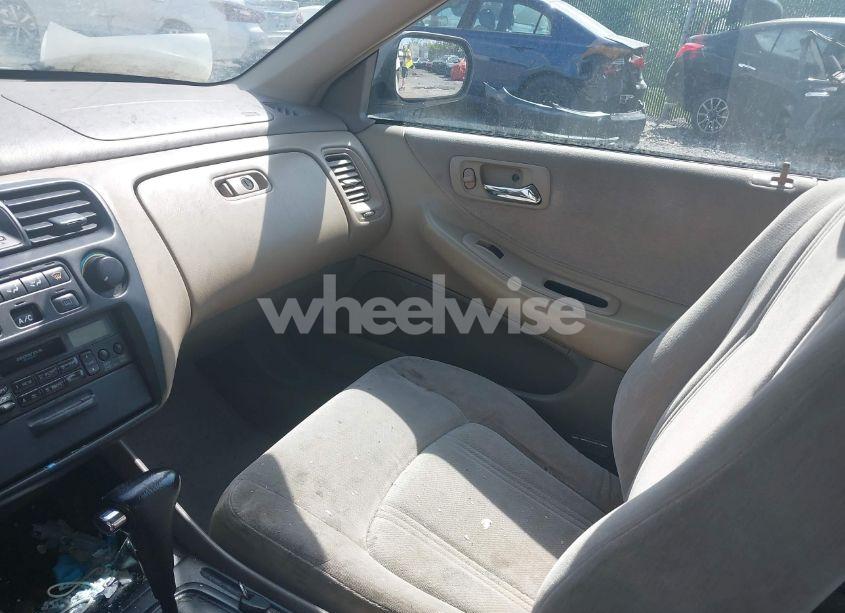 Photo 5 of 1999 Honda Accord LX (VIN 1HGCG6651XA016177)