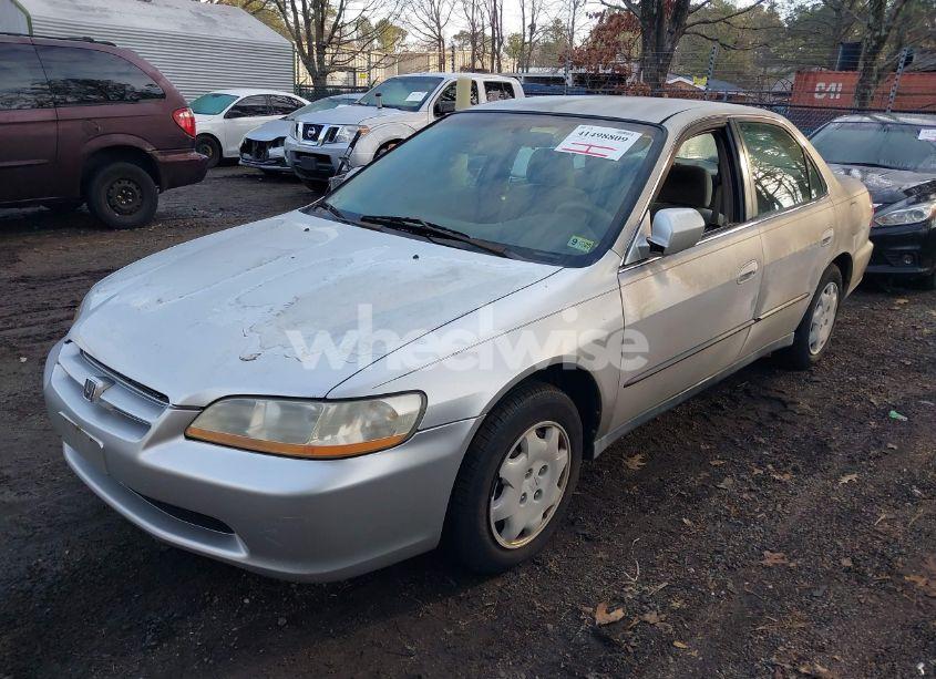 Photo 2 of 1999 Honda Accord LX (VIN 1HGCG6651XA156942)
