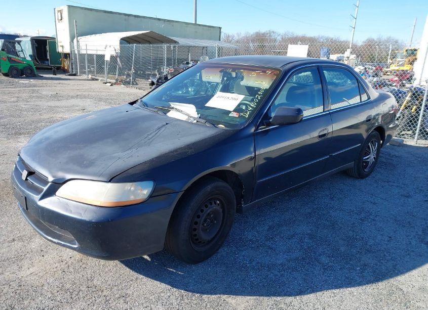 Photo 2 of 2000 Honda Accord 2.3 LX (VIN 1HGCG6651YA088031)