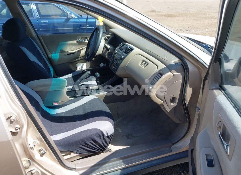 Photo 5 of 2000 Honda Accord 2.3 LX (VIN 1HGCG6651YA134912)