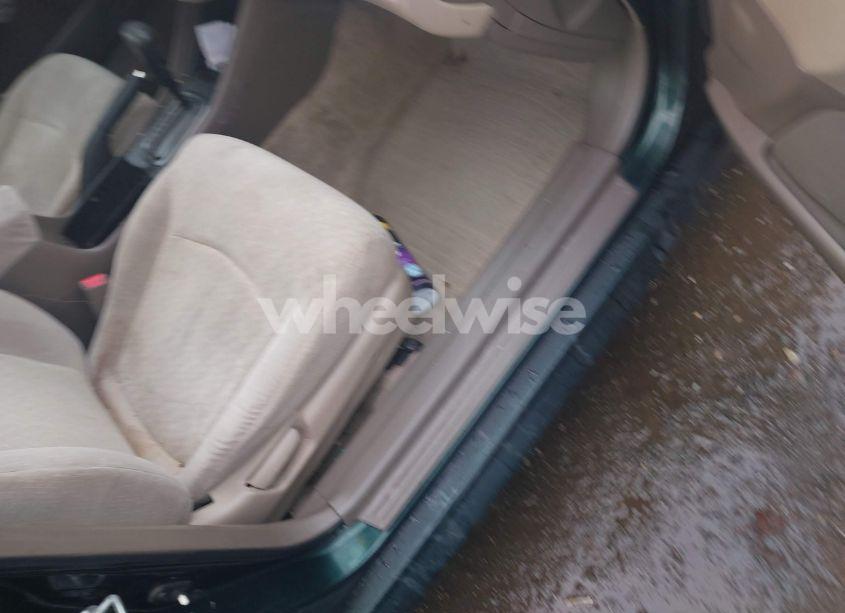 Photo 5 of 2001 Honda Accord 2.3 LX (VIN 1HGCG66521A008001)
