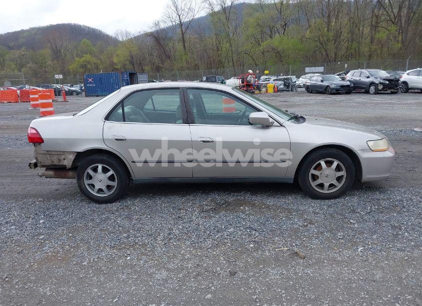 Photo 13 of 1999 Honda Accord LX (VIN 1HGCG6652XA007357)