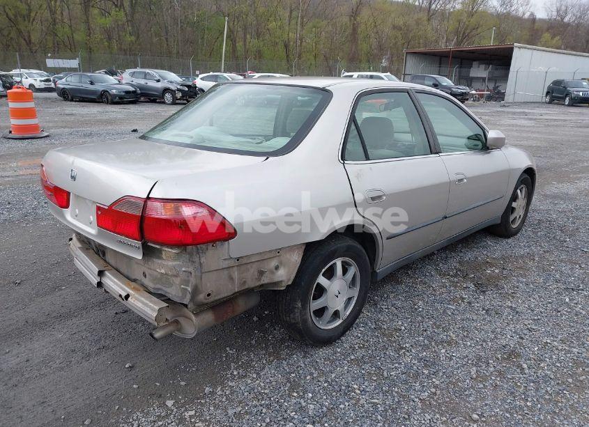 Photo 4 of 1999 Honda Accord LX (VIN 1HGCG6652XA007357)