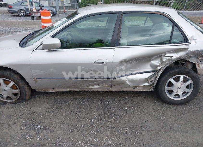 Photo 6 of 1999 Honda Accord LX (VIN 1HGCG6652XA007357)