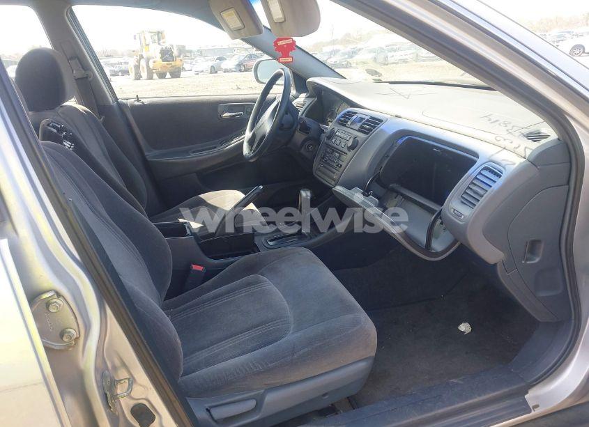 Photo 5 of 2000 Honda Accord 2.3 LX (VIN 1HGCG6655YA016636)