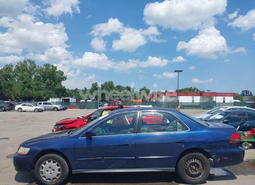 Photo 14 of 2001 Honda Accord 2.3 LX (VIN 1HGCG66561A043320)