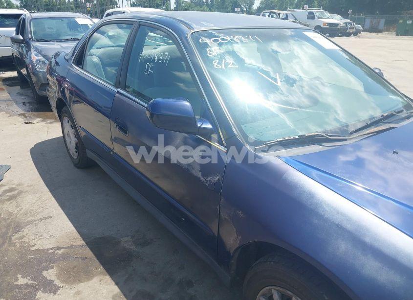 Photo 18 of 2001 Honda Accord 2.3 LX (VIN 1HGCG66561A043320)