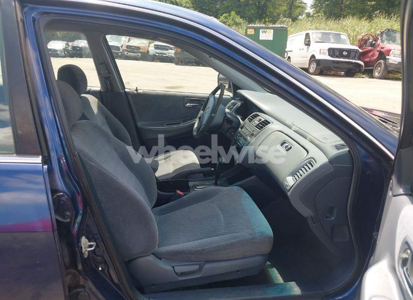 Photo 5 of 2001 Honda Accord 2.3 LX (VIN 1HGCG66561A043320)