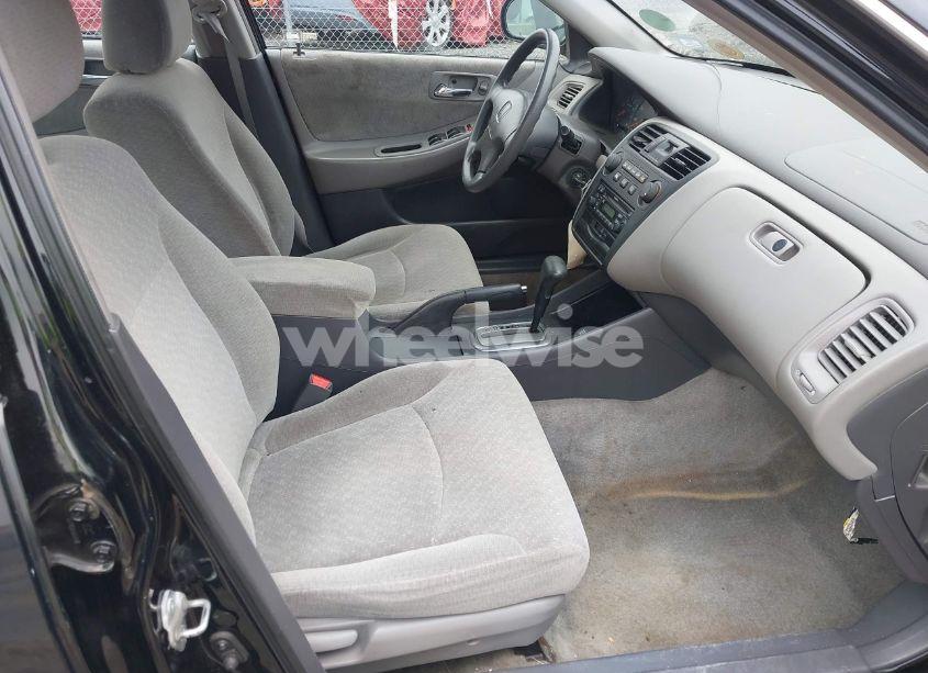 Photo 5 of 2002 Honda Accord 2.3 LX (VIN 1HGCG66572A170918)