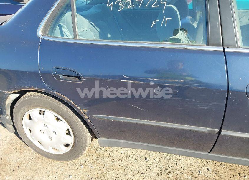 Photo 6 of 2000 Honda Accord 2.3 LX (VIN 1HGCG6657YA026827)