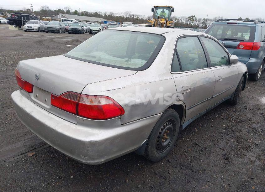Photo 4 of 1999 Honda Accord LX (VIN 1HGCG6658XA044283)