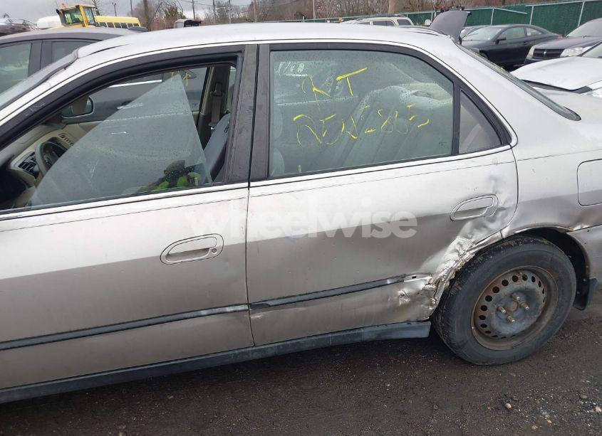 Photo 6 of 1999 Honda Accord LX (VIN 1HGCG6658XA044283)