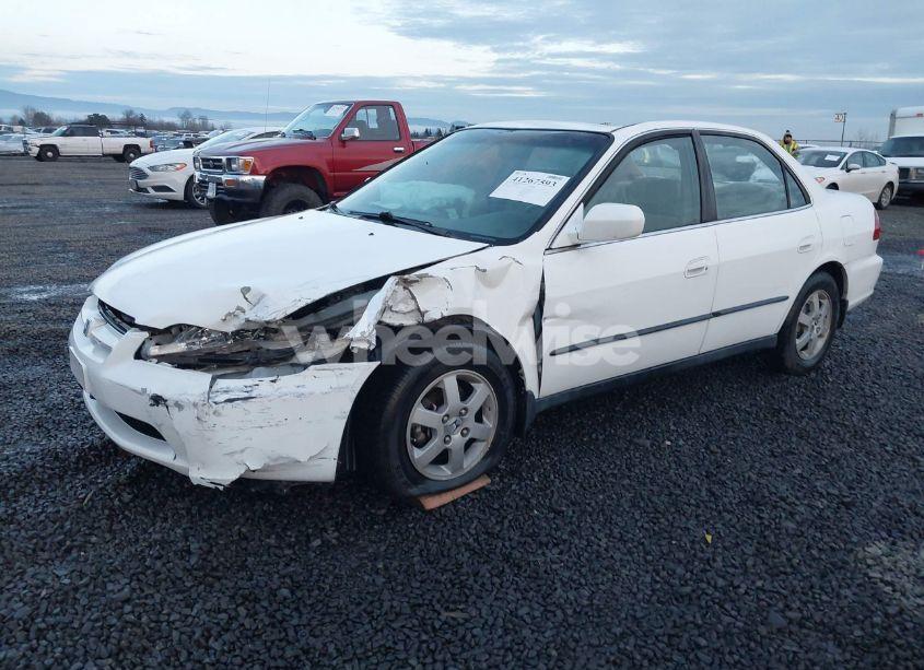 Photo 2 of 2000 Honda Accord 2.3 LX (VIN 1HGCG6658YA007722)