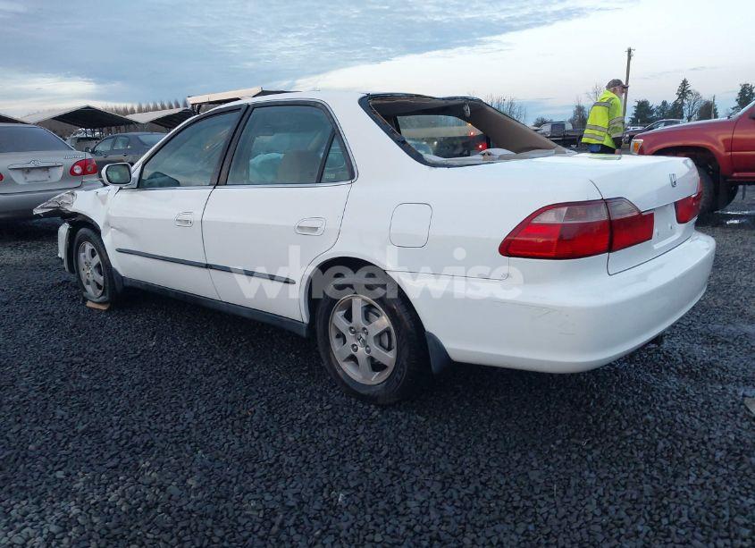 Photo 3 of 2000 Honda Accord 2.3 LX (VIN 1HGCG6658YA007722)