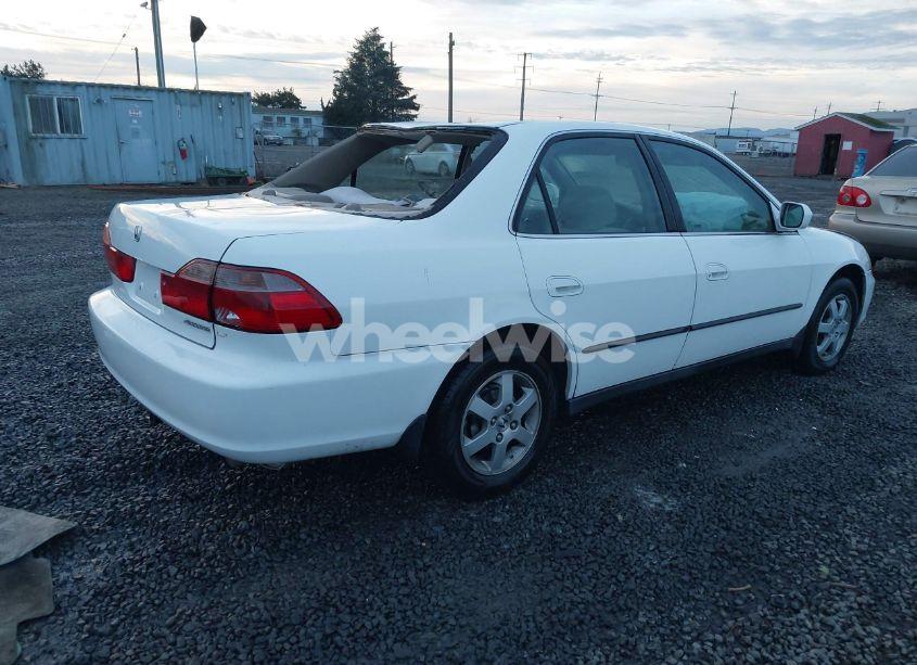 Photo 4 of 2000 Honda Accord 2.3 LX (VIN 1HGCG6658YA007722)
