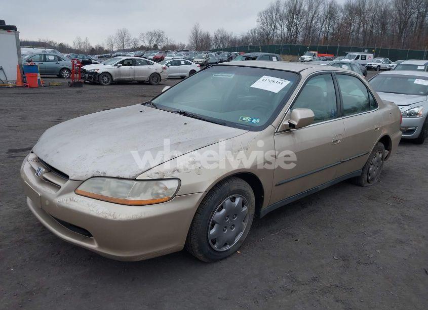 Photo 2 of 2000 Honda Accord 2.3 LX (VIN 1HGCG6658YA066639)