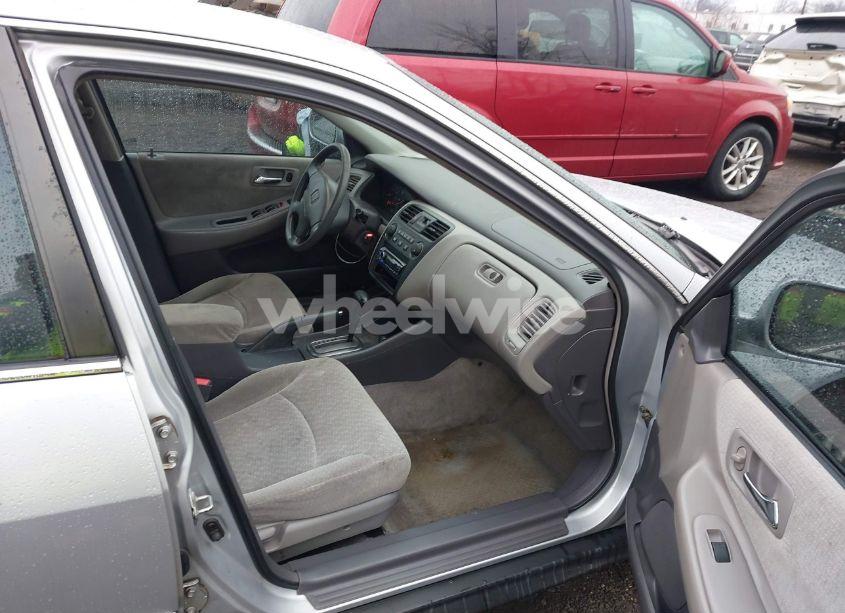 Photo 5 of 2002 Honda Accord 2.3 LX (VIN 1HGCG665X2A177054)