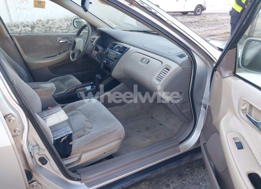 Photo 5 of 1999 Honda Accord LX (VIN 1HGCG665XXA132395)