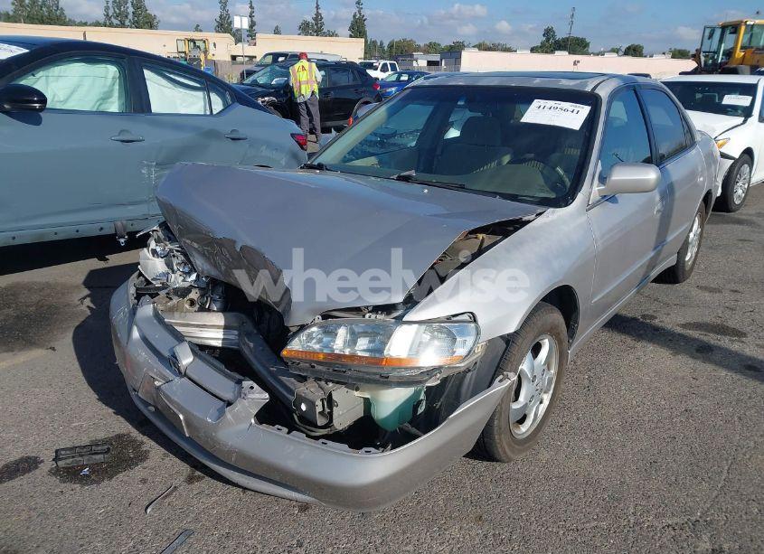 Photo 2 of 1998 Honda Accord EX (VIN 1HGCG6671WA217738)