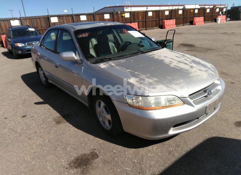 1998 Honda Accord EX (VIN 1HGCG6672WA180456) main photo