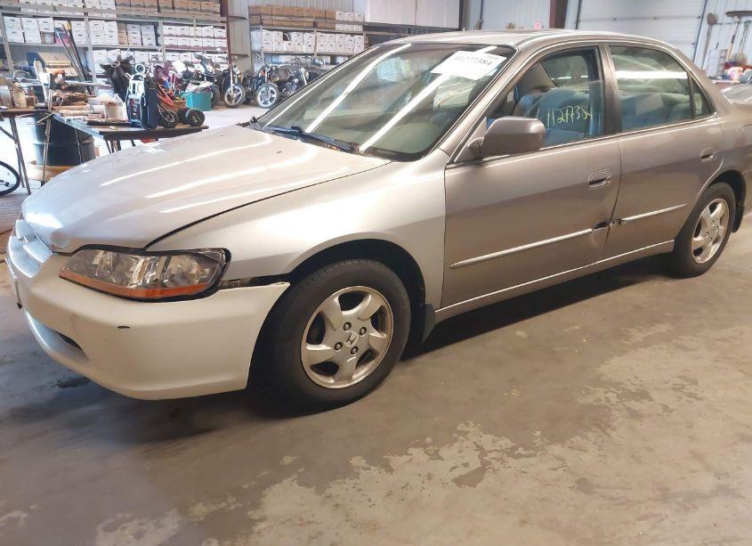 Photo 2 of 2000 Honda Accord 2.3 EX (VIN 1HGCG6673YA098433)